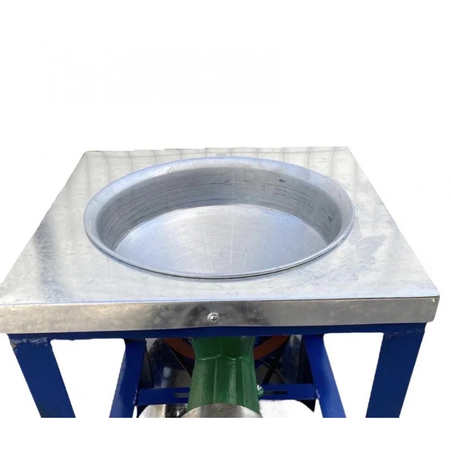 ЧУГУНЕНА МЕСОМЕЛАЧКА №32 С ЕЛЕКТРОМОТОР, СТОЙКА, МЕТАЛНА ФУНИЯ И ПЛОТ